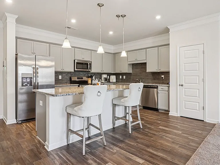 3625 Fairhaven Dr — Photo 2