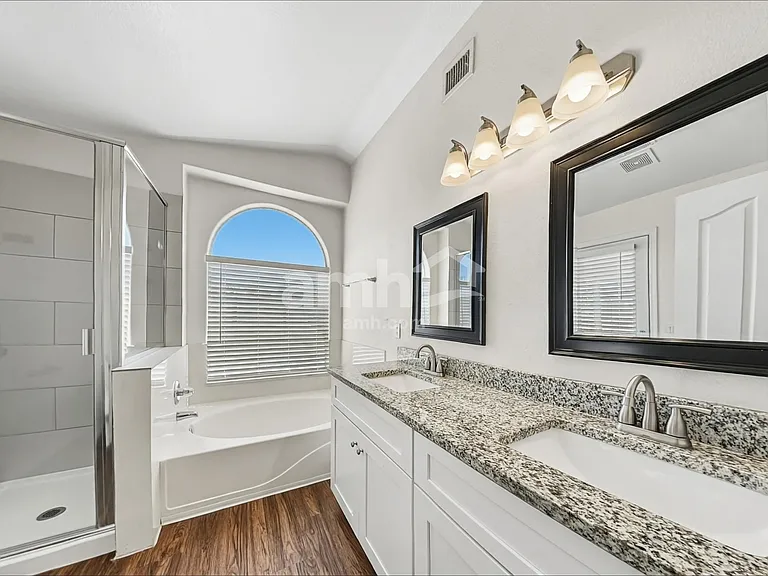 12554 W Holly St — Photo 11
