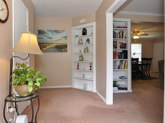 3rd image of 7708 Denbur Dr