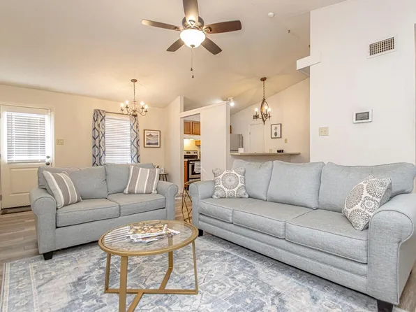 20 Woodhill Dr, Little Rock, AR 72211