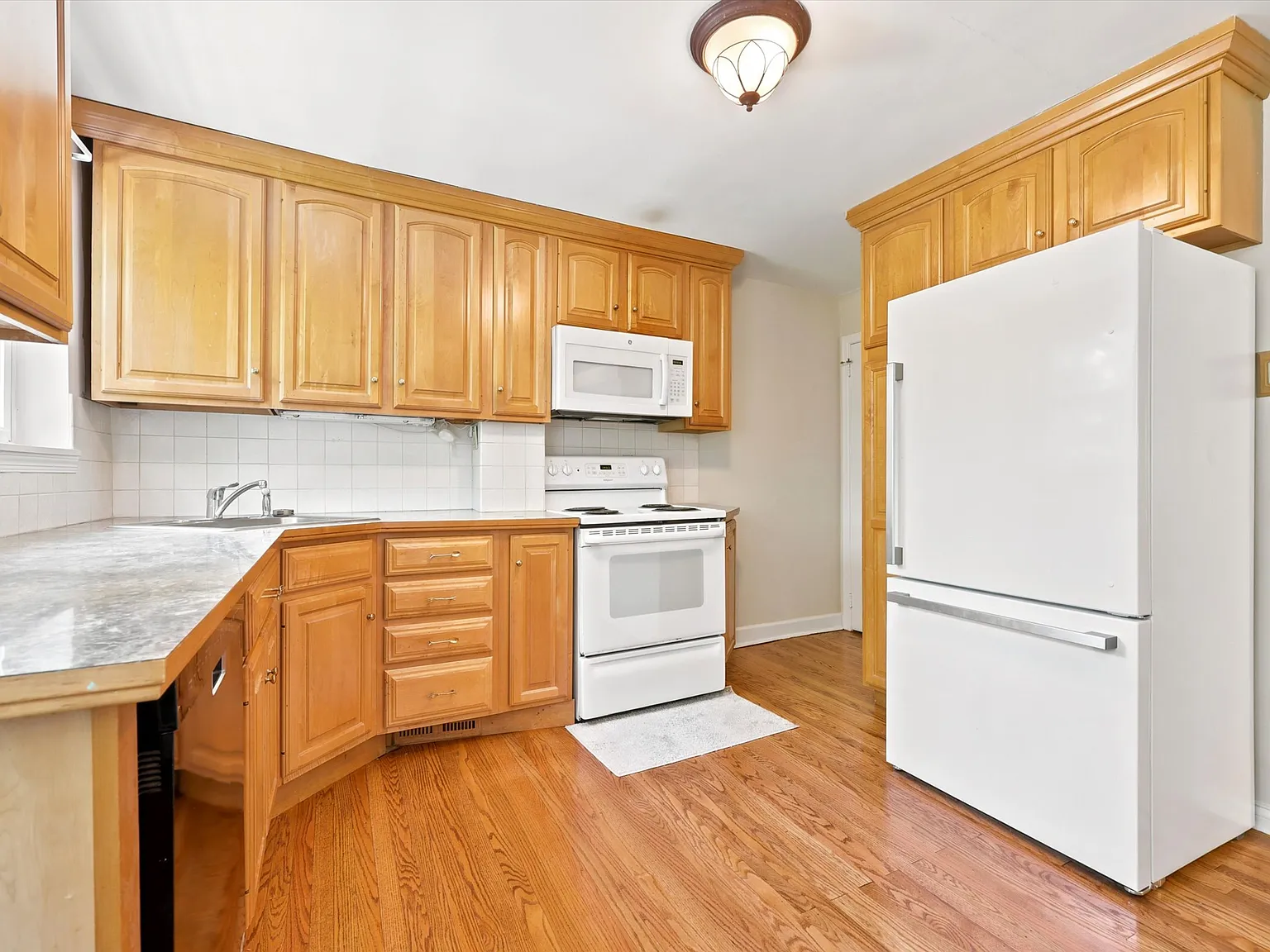2 bed, 896 sqft, $2,000 — Photo 3