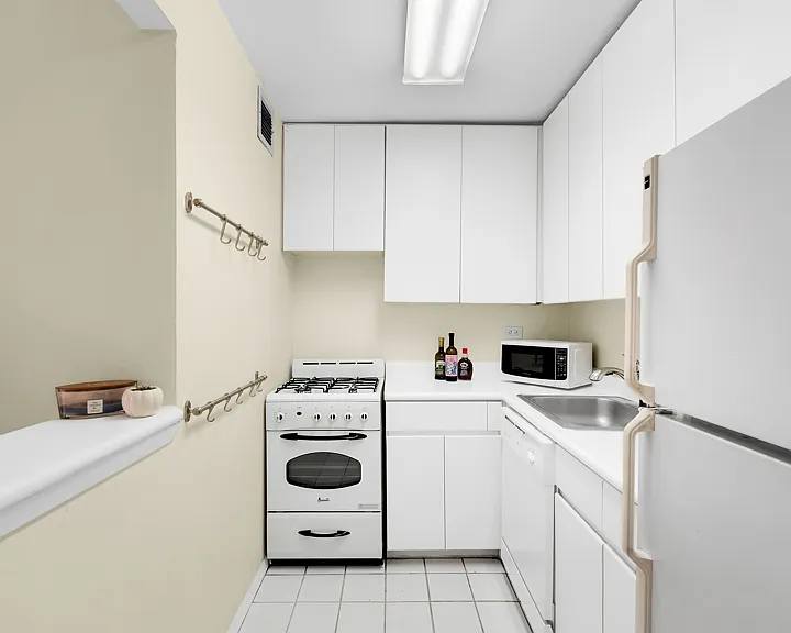 215 W 95th St #7N — Photo 4