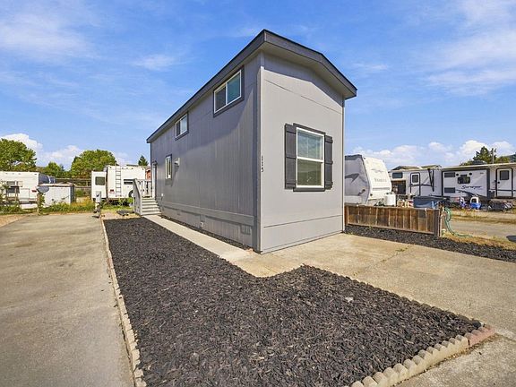 3rd image of 115 Plaza Dr #115