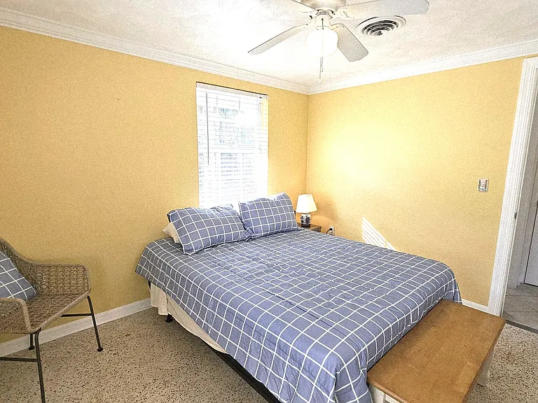 Guest bedroom-Queen