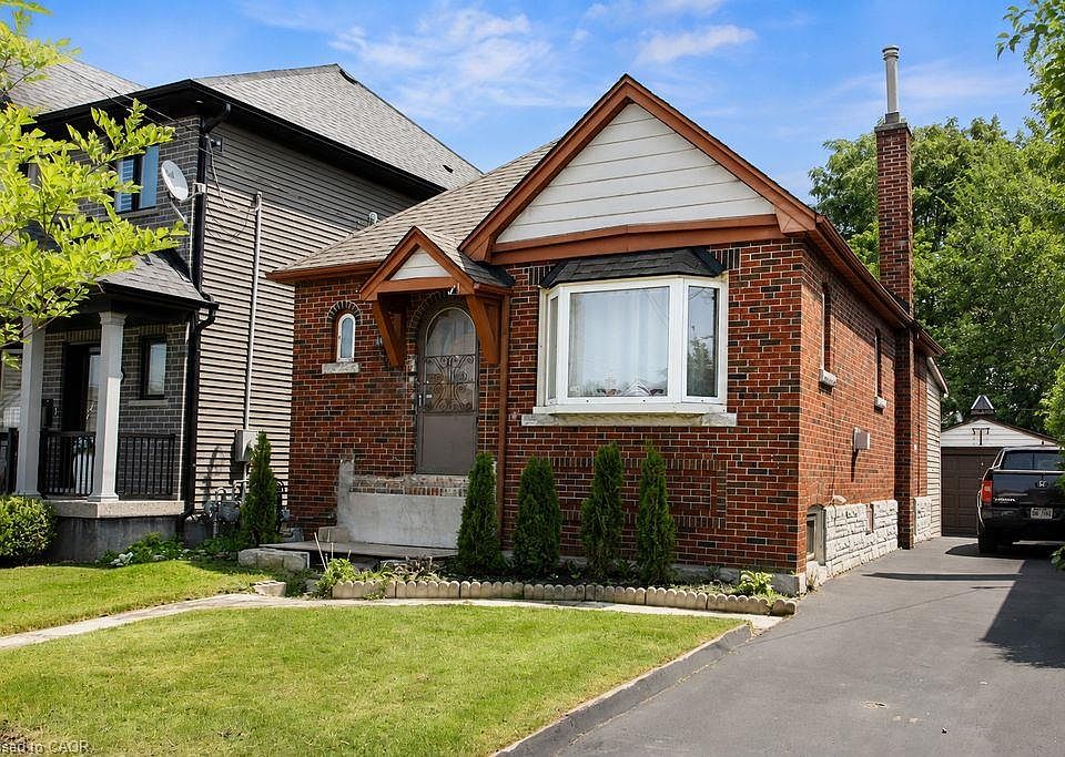 1st image of 35 Barons Ave S