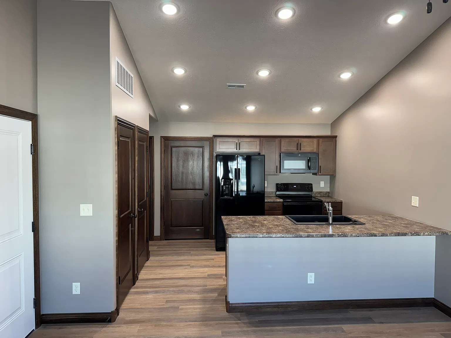 1 bed, 795 sqft, $1,350 — Photo 4