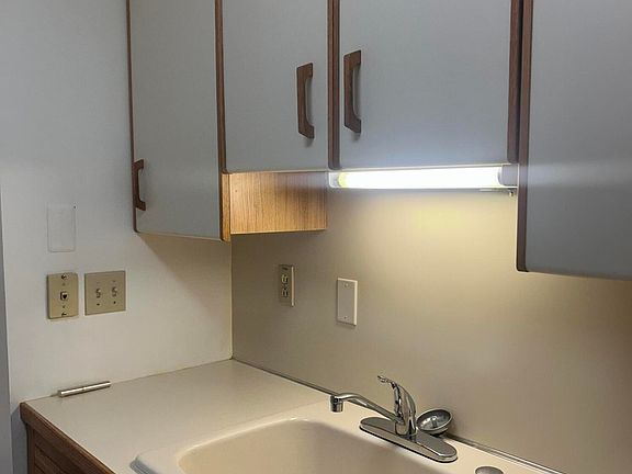 3rd image of 3 Village Cir APT 403