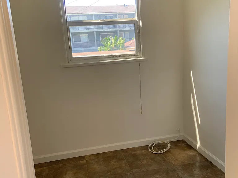 105 N Cedar Ave — Photo 9