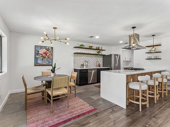 3rd image of 6108 Bridlington Cir