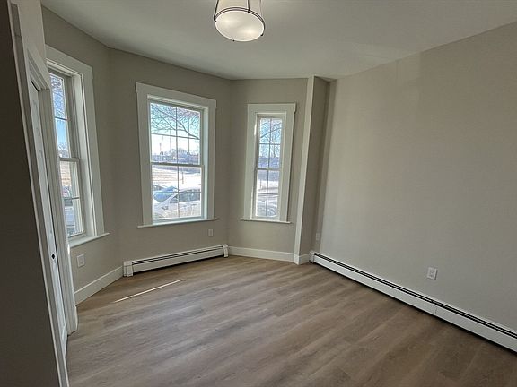 4th image of 17 M St