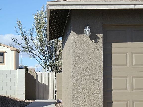 Side gate with walkway to backyard