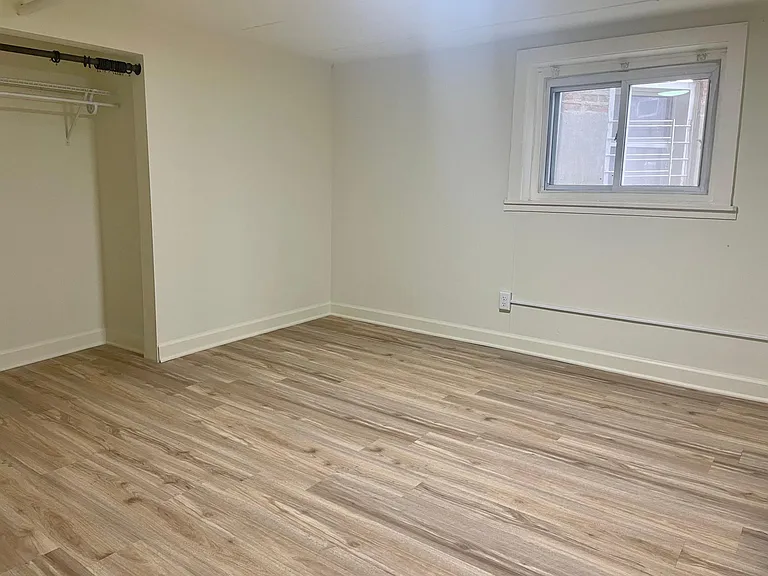 2439 W Eastwood Ave #B — Photo 6