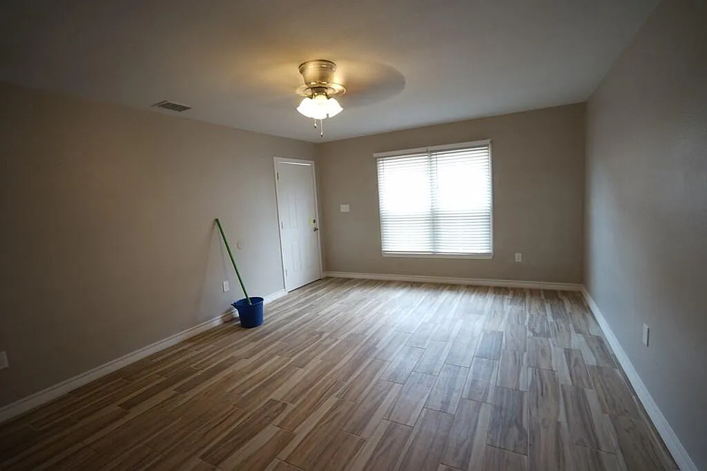 2 bed, 1.0 bath, 1100 sqft, $1,850 — Photo 3