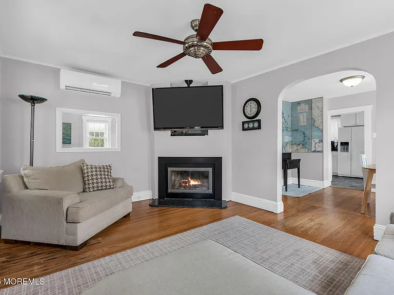 706 E St — Photo 9