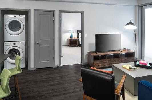 4th image of 2025 Welton St #1202