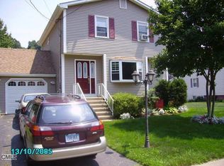 104 Williamsburg Dr, Bridgeport, CT 06606
