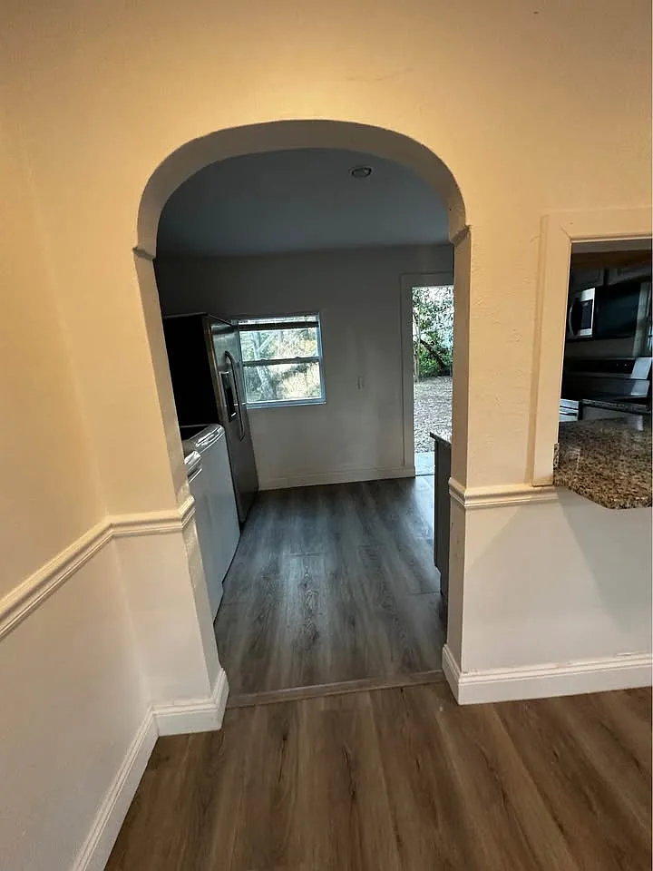 1579 Tioga Ave — Photo 4