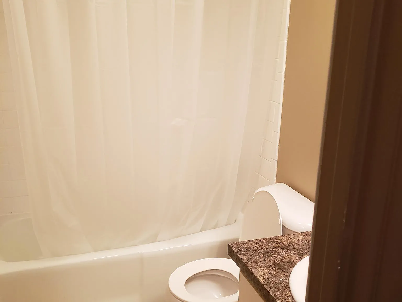 1 bed, 856 sqft, $949 — Photo 4