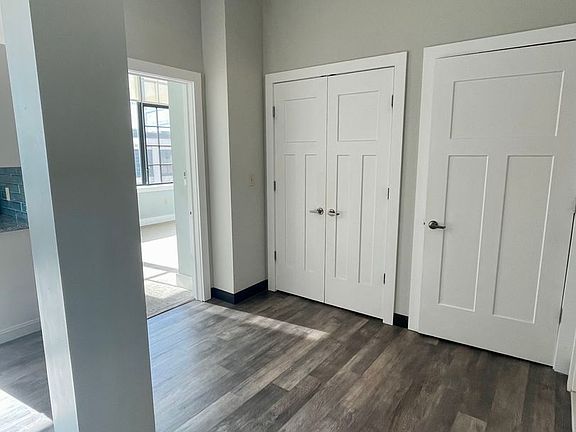 3rd image of 445-49 S Salina St #401