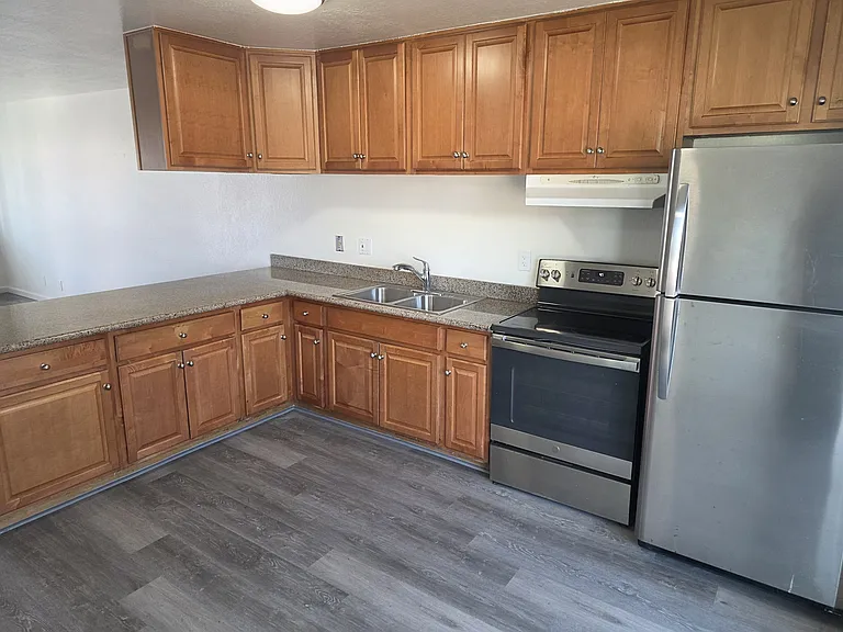 27070 Manon Ave #6 — Photo 6