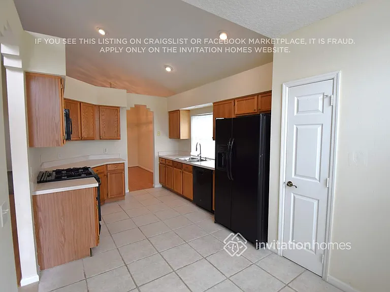3419 Santa Monica Dr — Photo 5