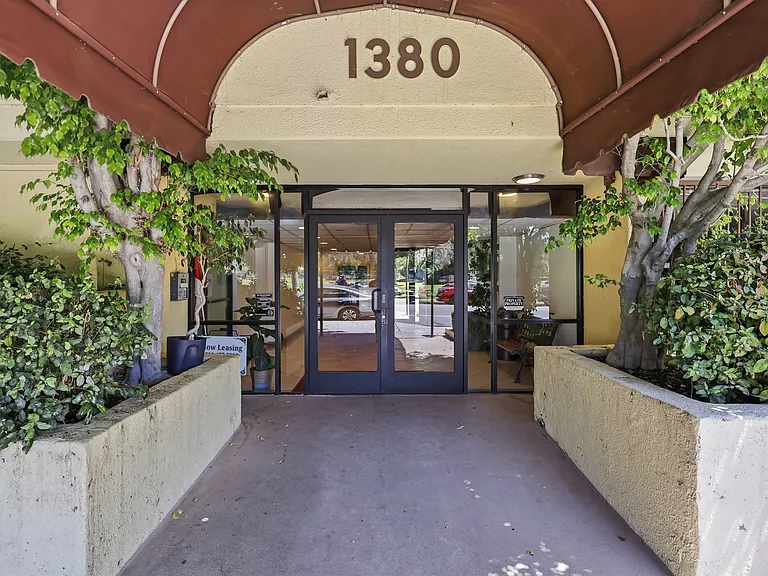 Parkview Apartments — Photo 2