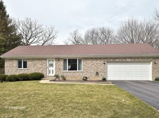 610 Cherokee Rd, Algonquin, IL 60102