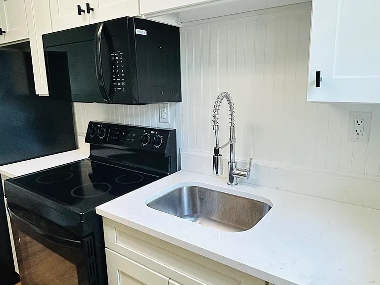10 Byron Ellinor Dr #A — Photo 9