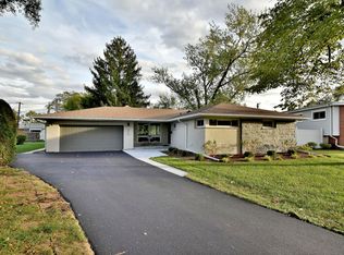 426 E Huntington Ln, Elmhurst, IL 60126