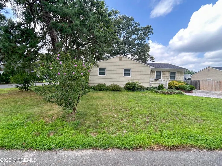 501 Bismarck St — Photo 5