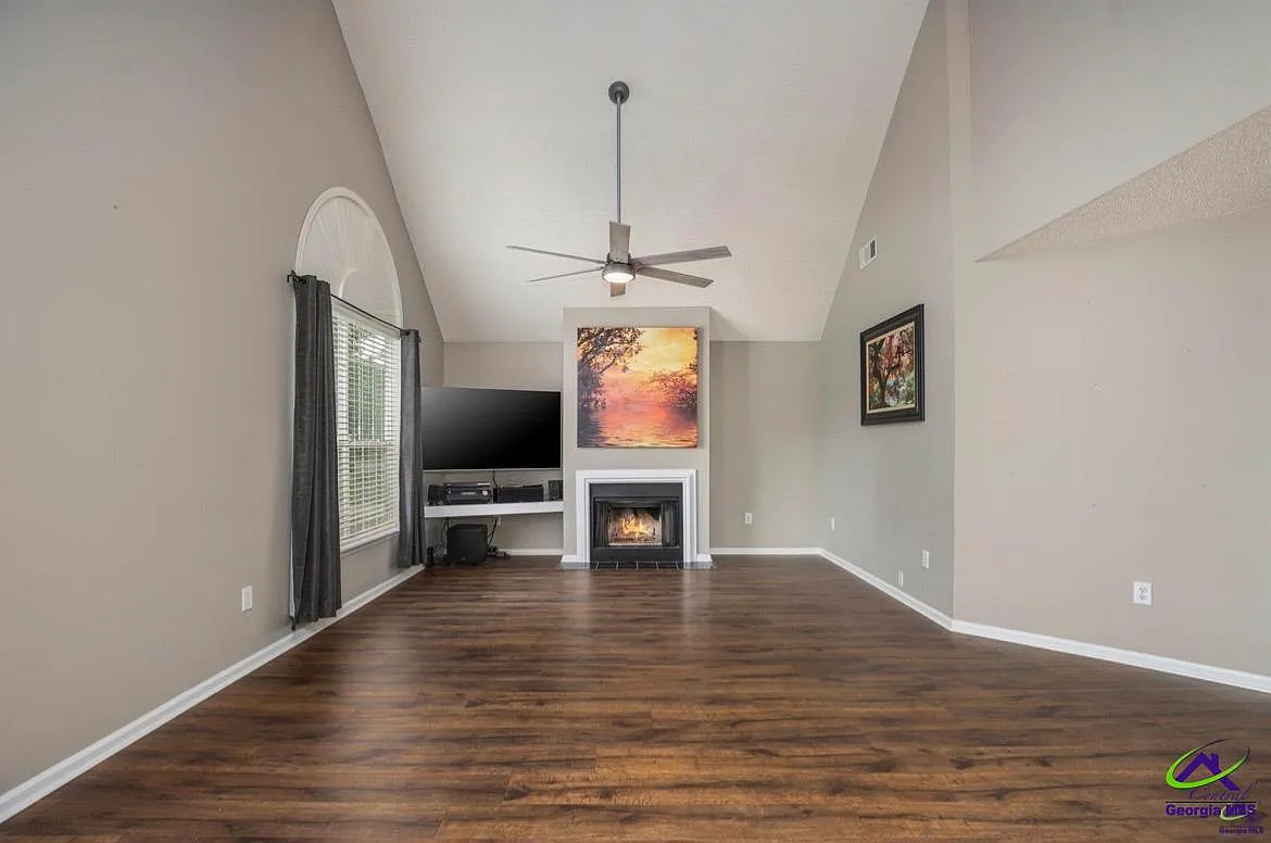 3 bed, 2.0 bath, 1224 sqft, $1,775 — Photo 4