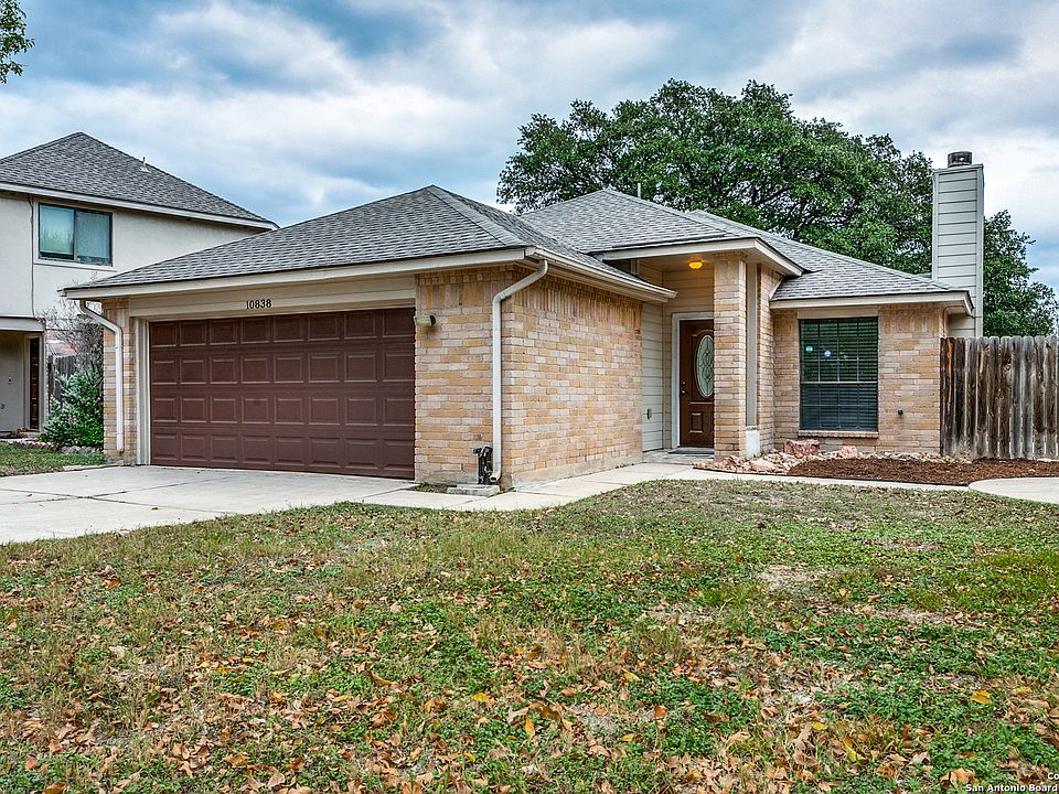 1st image of 10838 LAKE PATH DR