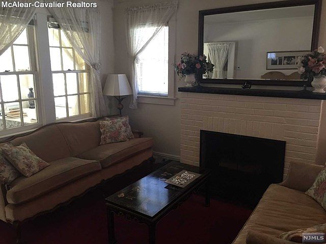 2nd image of 410 Hazlitt Ave