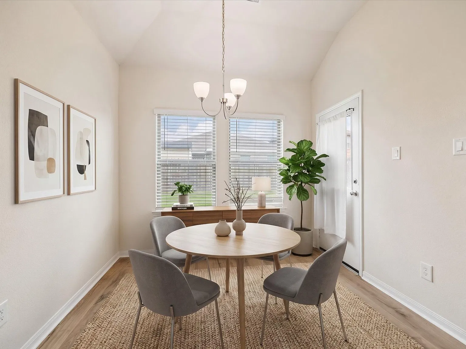 3 bed, 2.0 bath, 1482 sqft, $1,850 — Photo 4
