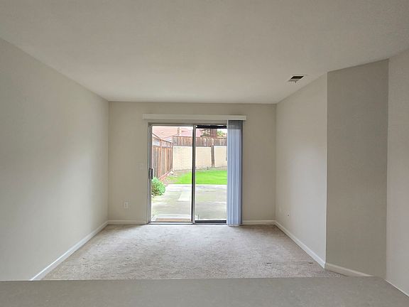 5th image of 1685 Chesterton Cir