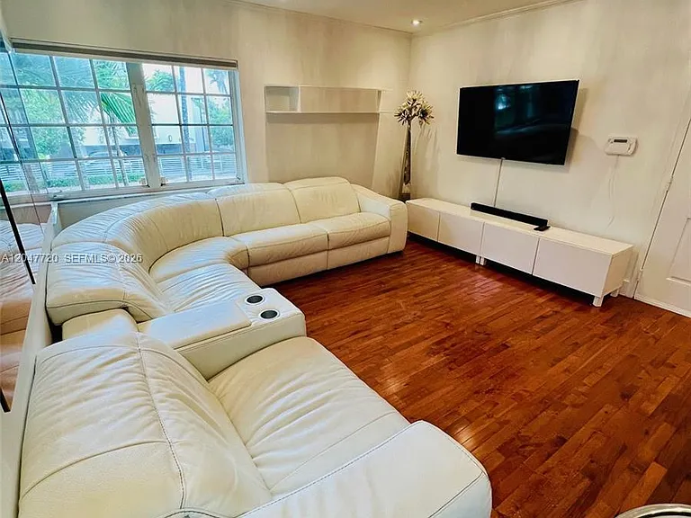 600 Euclid Ave #5B — Photo 3