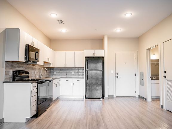 2nd image of 645 N Front St #317