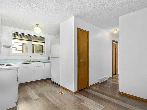 5th image of 123 N Whitworth Way NE
