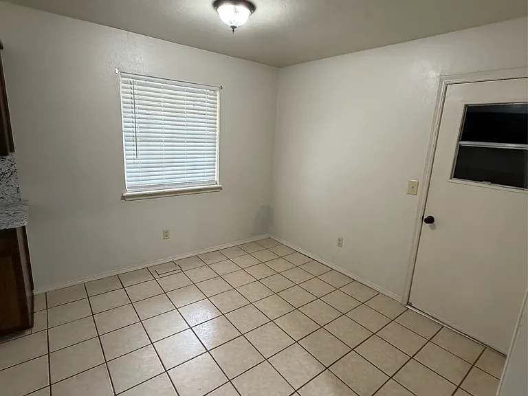 814 SW 25th St — Photo 4