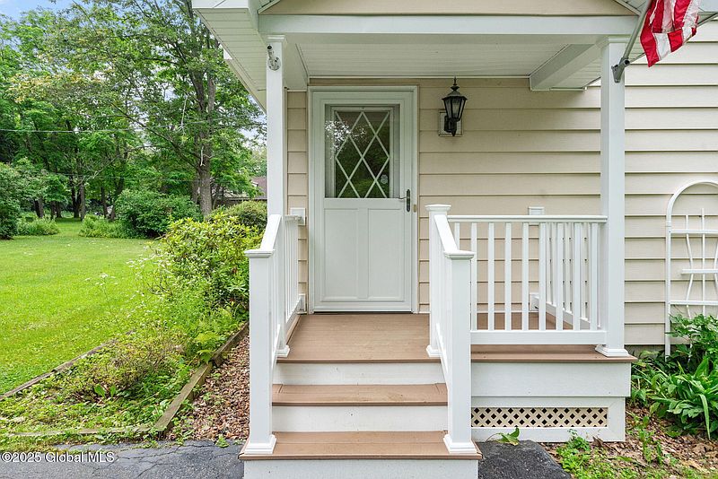 3rd image of 862 Sacandaga Road