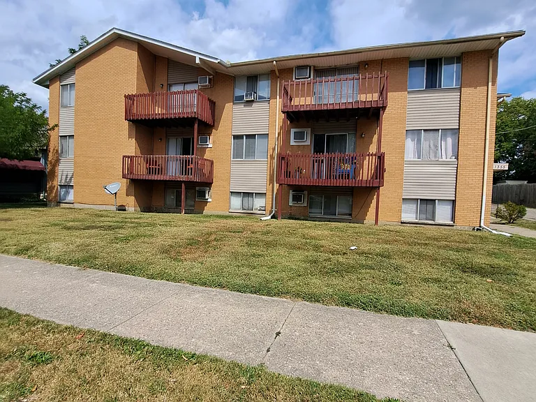1355 Ohmer Ave #15 — Photo 11