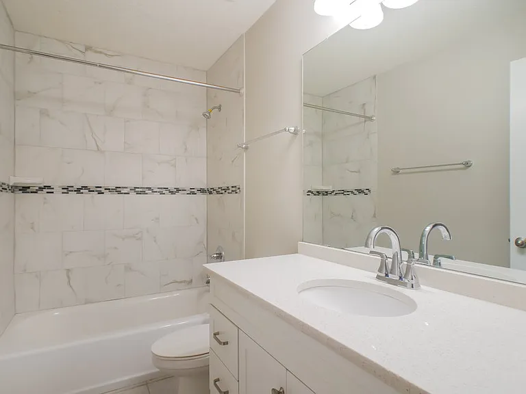 1040 W 7th St — Photo 14