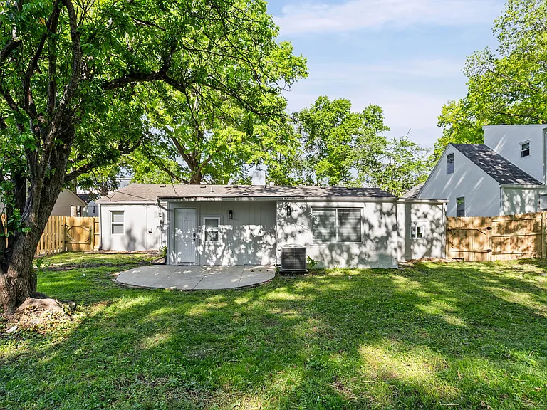 7615 Terrace St — Photo 30