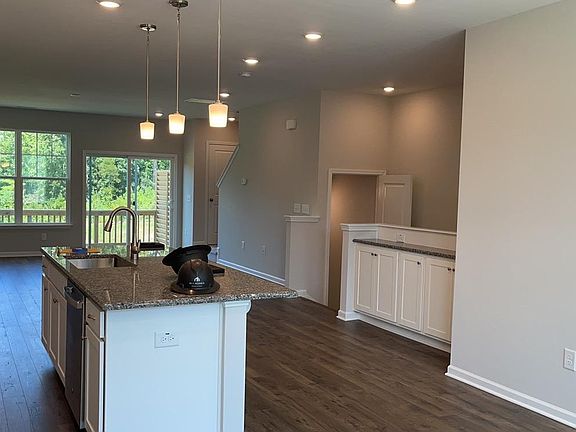 4th image of 1033 Manorhaven Dr