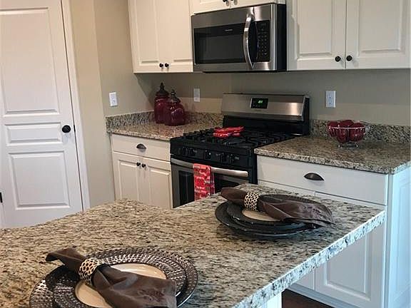 5th image of 438 Mayberry Way