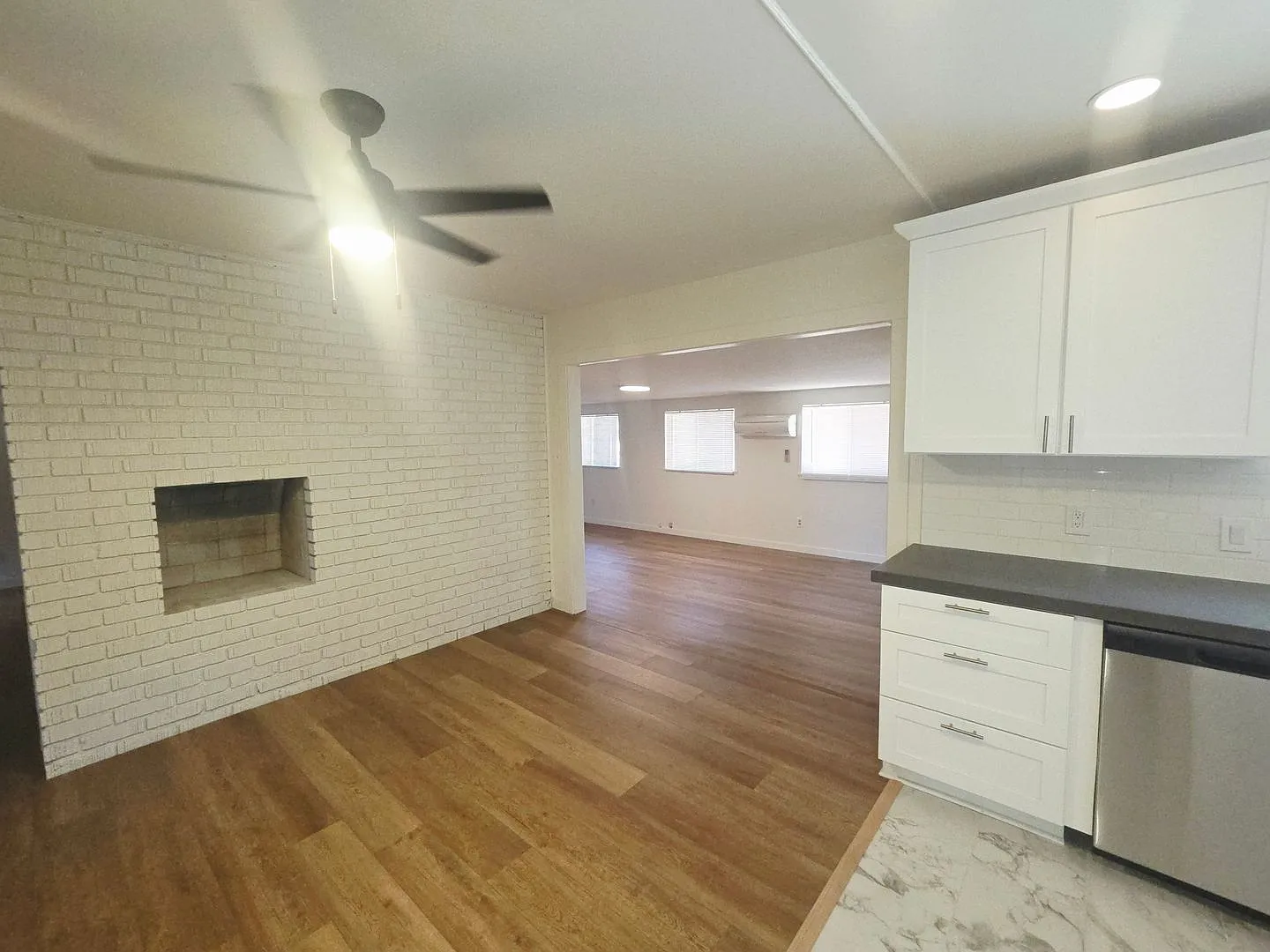Spacious 4 bed 2 Bath Home Completely Renovated — Photo 4