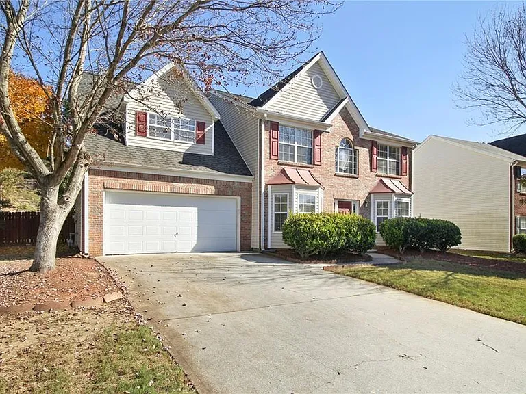 4001 Oak Crossing Dr — Photo 2