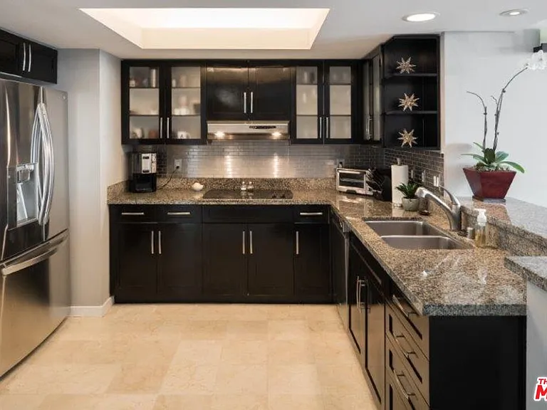 13700 Marina Pointe Dr #1725 — Photo 4