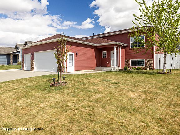 2nd image of 2744 Country Oak Dr