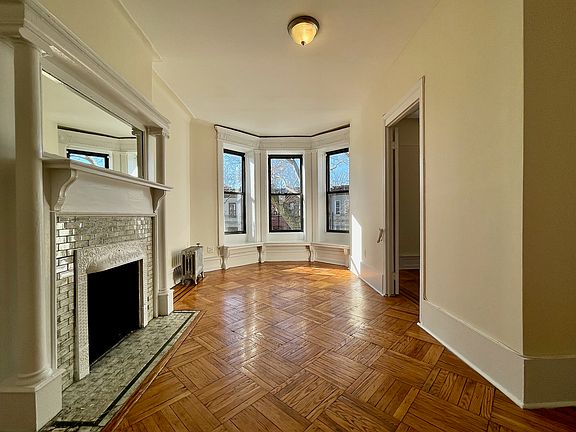 4th image of 685 Park Pl #2